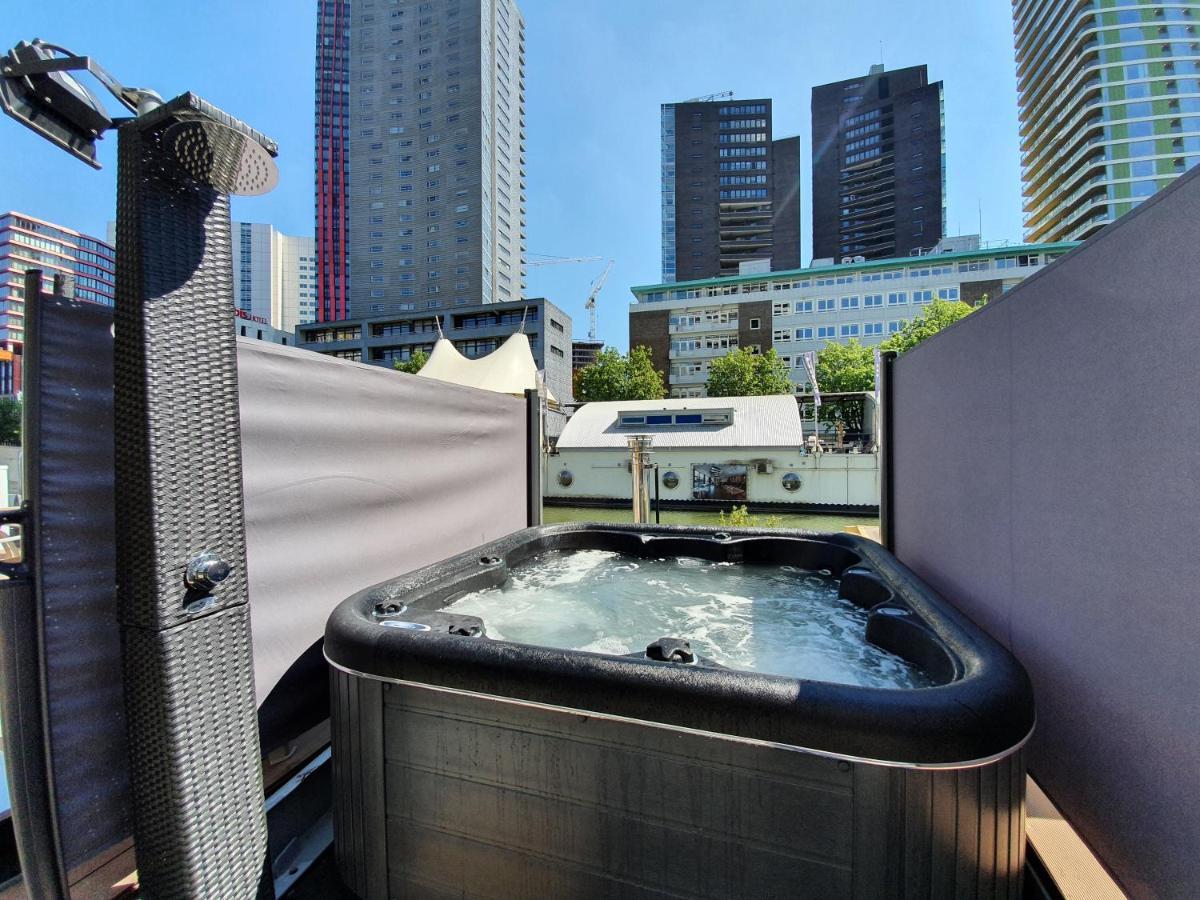 De Coaster & Aquarium Ponton Hotel Rotterdam Exterior photo