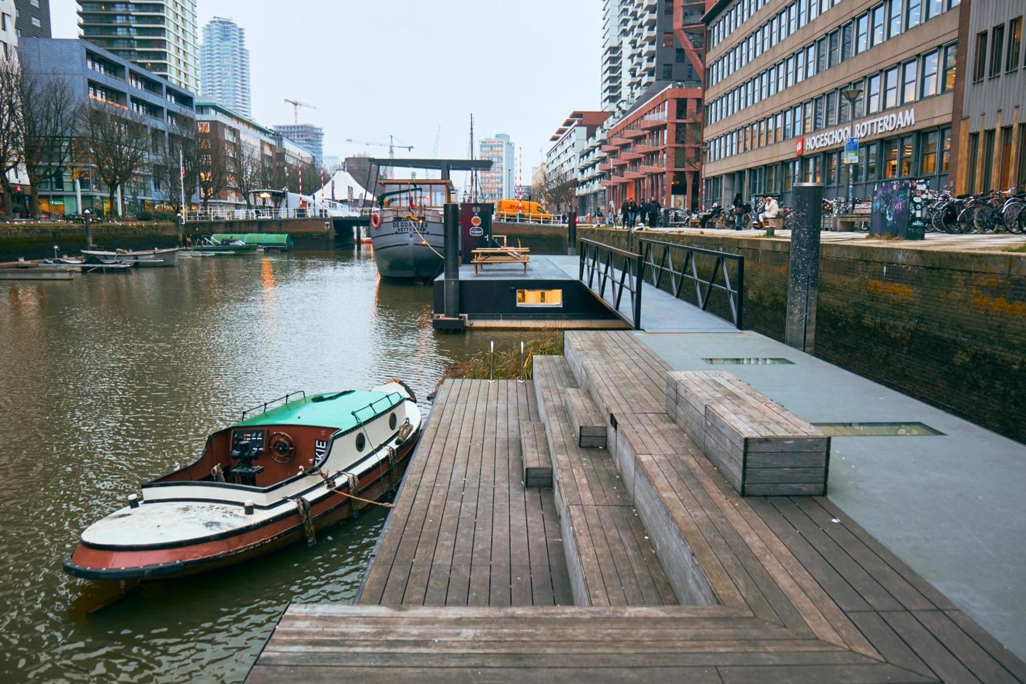 De Coaster & Aquarium Ponton Hotel Rotterdam Exterior photo
