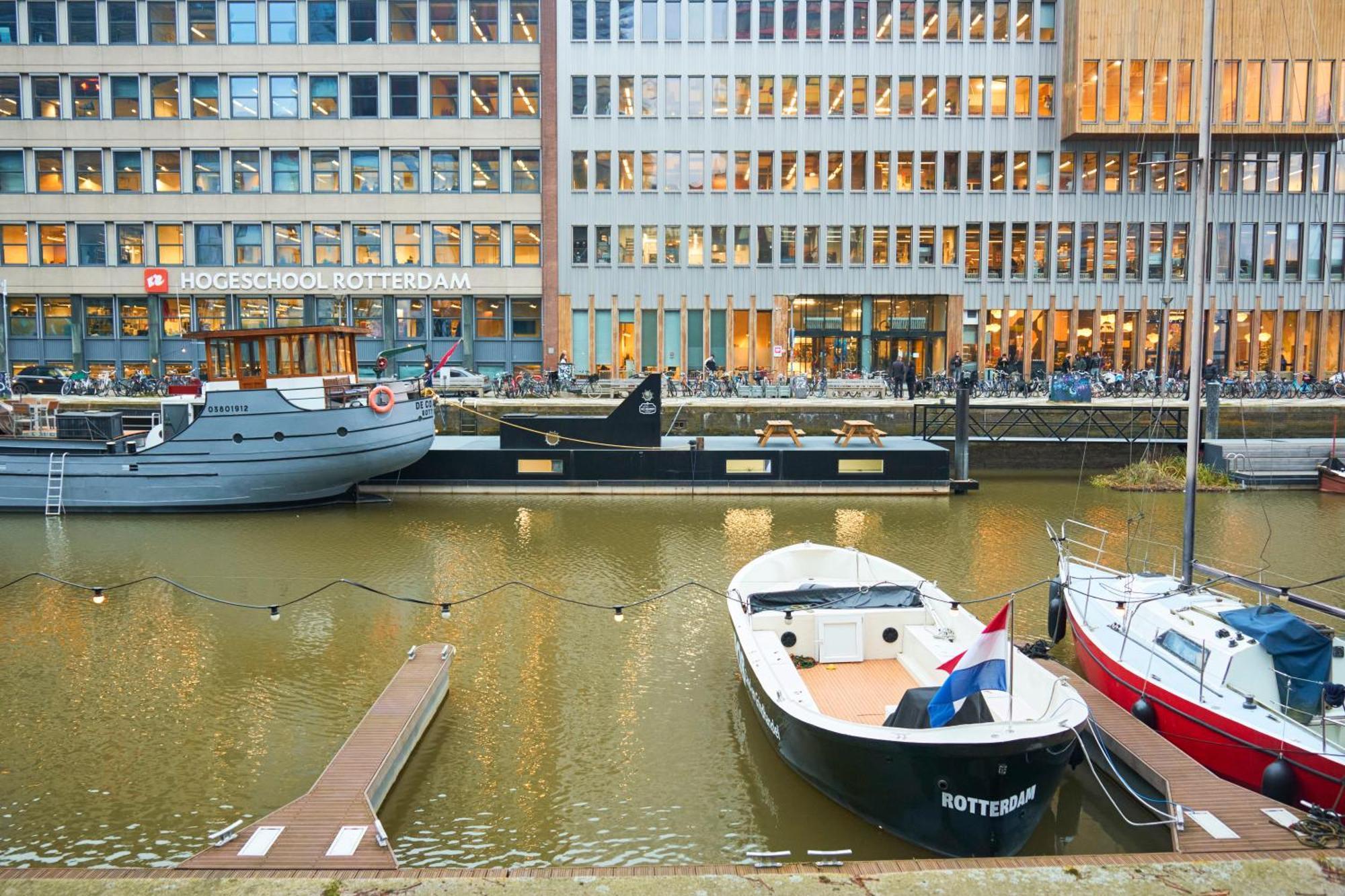 De Coaster & Aquarium Ponton Hotel Rotterdam Exterior photo