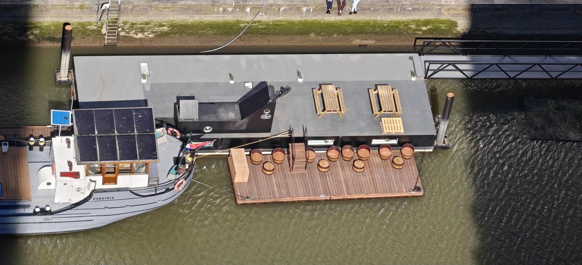 De Coaster & Aquarium Ponton Hotel Rotterdam Exterior photo